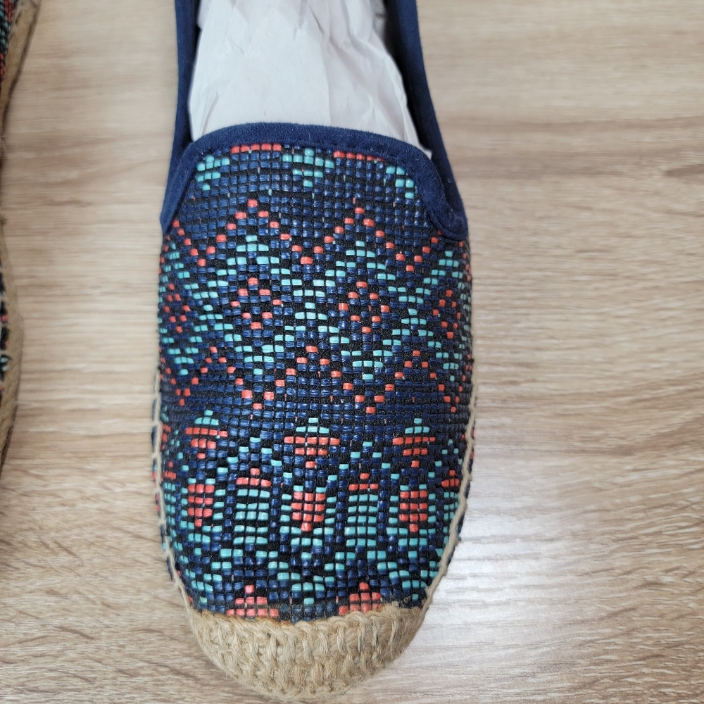 G.H. Bass & Co Jenna Slip on Shoes Navy blue teal coral Aztec design size 10 - Picture 1 of 7